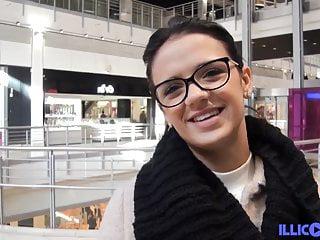 Angelica ist eine versaute junge Schlampe