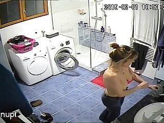 In der Dusche einer französischen Familie