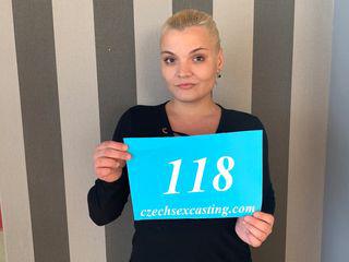 Enge Blondine bekommt Sex in der Castingsitzung