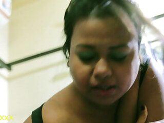 Indisches Pärchen fickt mit dem Freund der Stiefschwester