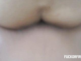 Heisse junge Fotze fickt für einen promotion