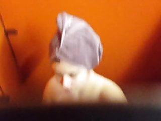 Stiefmutter fickt ihren Stiefsohn wenn ihr Vater unterwegs ist