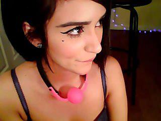 Süsses junges camgirl wird in den Arsch gefickt