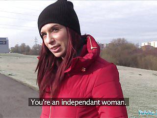 Outdoor Blowjob die geile jessica Red bekommt Geld für den Sex im Auto