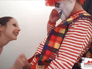 Puremature Milf aus Deutschland macht es sich selber