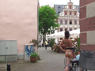 Junge Frau aus Deutschland lässt sich knallen