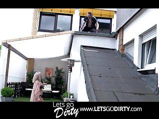 Die alte deutsche Frau zeigt sich tabulos