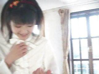 Babe Stacey Cash in den Mund gespritzt