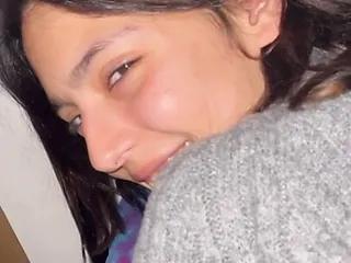 Die hübsche Freundin will es zum ersten Mal anal probieren