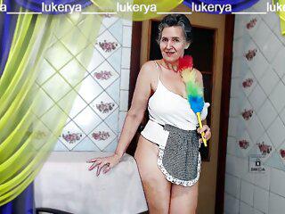 Die geile Hausfrau Keri Day trifft sich mit dem Dildo in der Küche