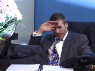 Tussi mit dicken Titten in roten latexoutfit