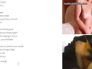 Heißes Mädel strippt vor der Webcam - Amateurin mit großen Titten masturbiert